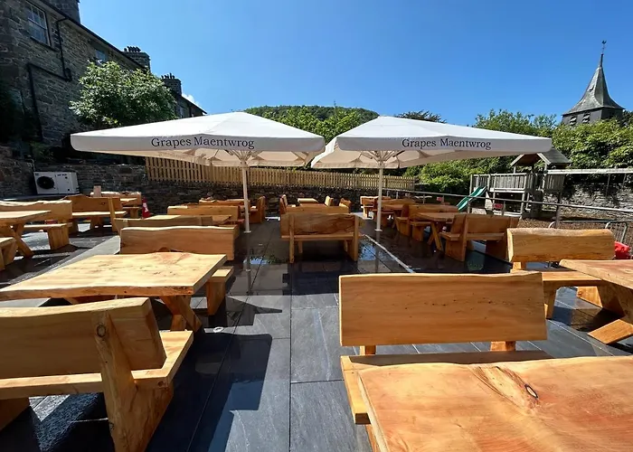 Grapes Hotel, Bar & Restaurant Snowdonia Nr Zip World