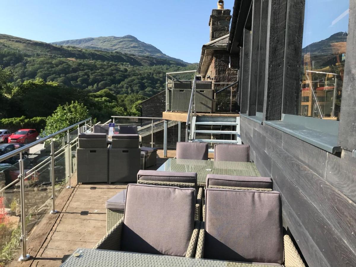 Inn Grapes Hotel, Bar & Restaurant Snowdonia Nr Zip World Blaenau Ffestiniog