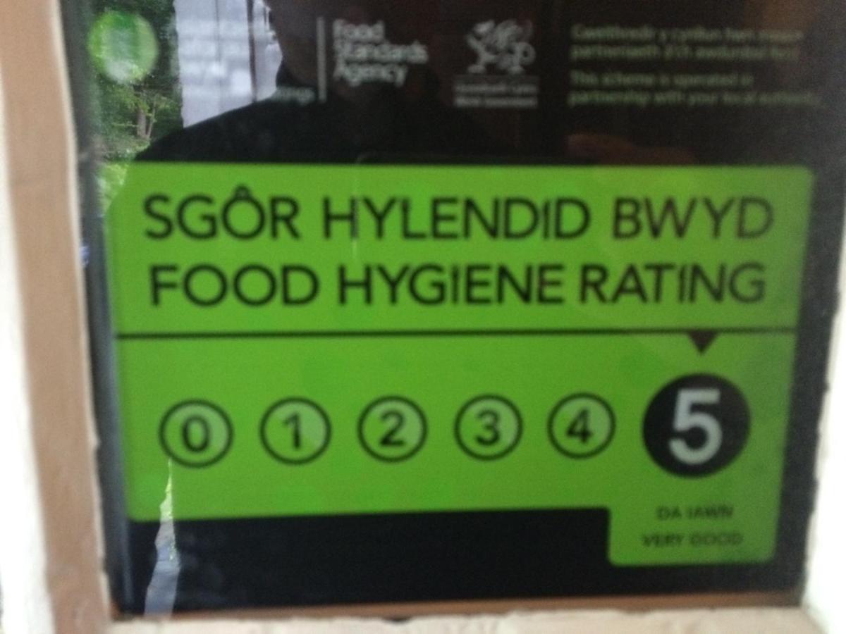 Inn Grapes Hotel, Bar & Restaurant Snowdonia Nr Zip World Blaenau Ffestiniog