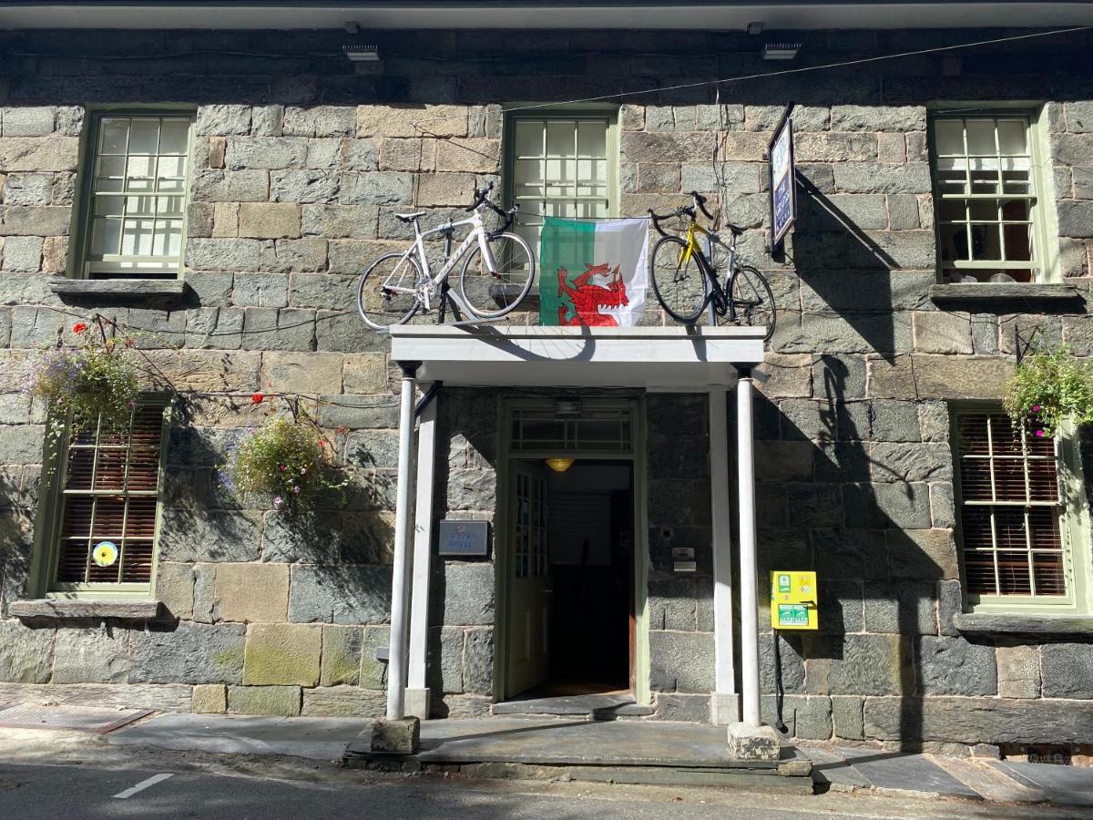 Grapes Hotel, Bar & Restaurant Snowdonia Nr Zip World Inn Blaenau Ffestiniog