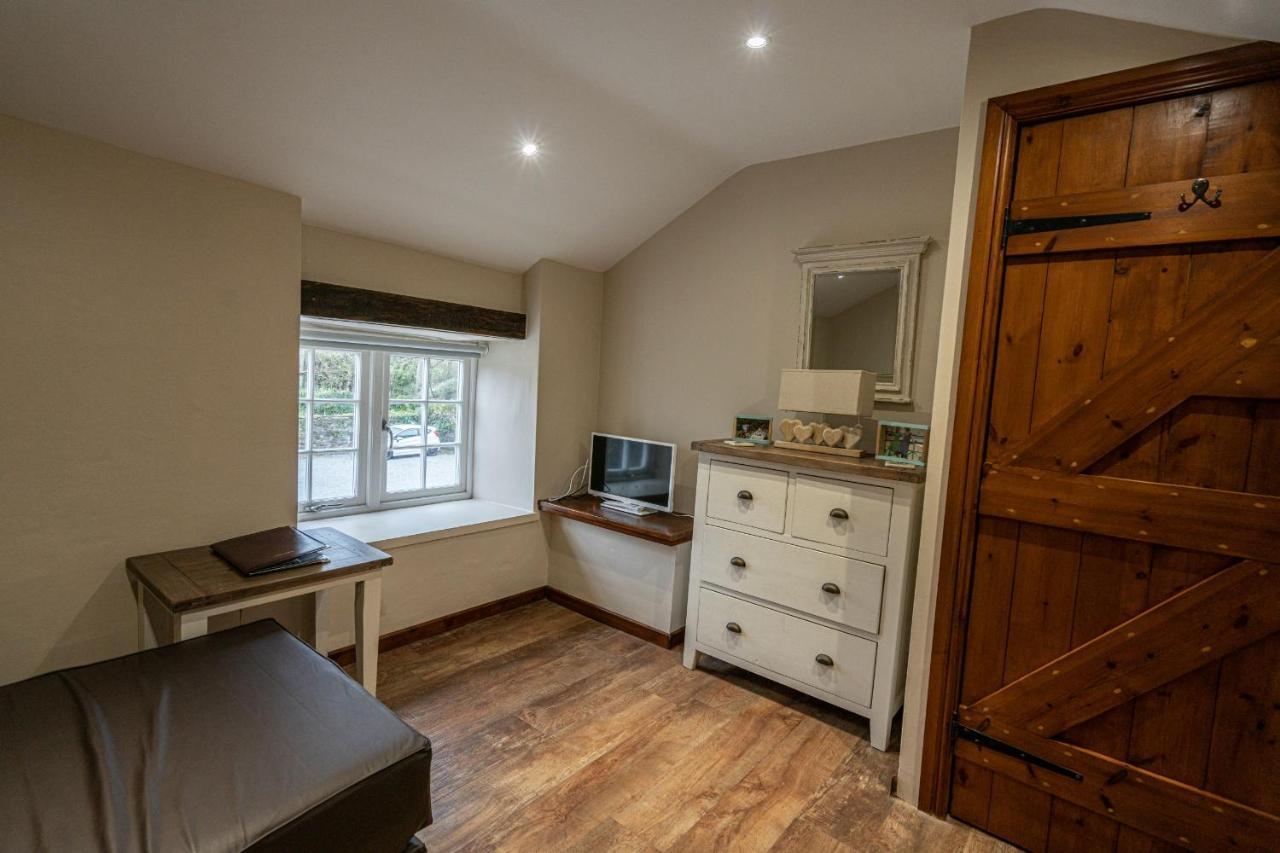 Inn Grapes Hotel, Bar & Restaurant Snowdonia Nr Zip World 4*