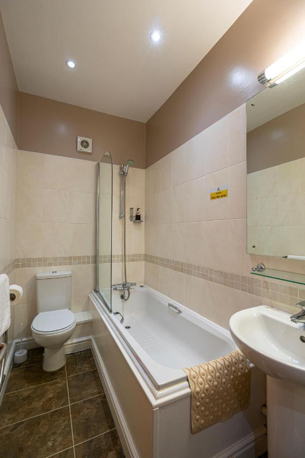 Inn Grapes Hotel, Bar & Restaurant Snowdonia Nr Zip World Blaenau Ffestiniog