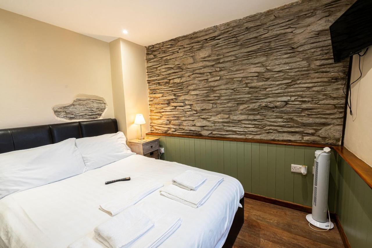 Grapes Hotel, Bar & Restaurant Snowdonia Nr Zip World Inn Blaenau Ffestiniog
