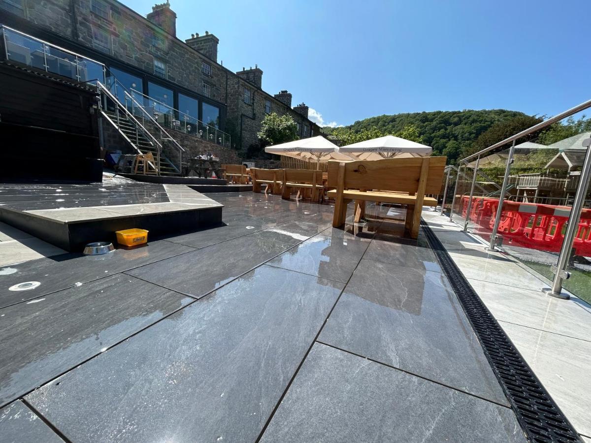 Inn Grapes Hotel, Bar & Restaurant Snowdonia Nr Zip World